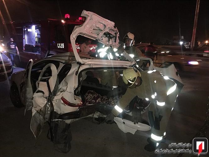 تصادف ۴ خودروی سبک و سنگین با یکدیگر در بزرگراه کرج
